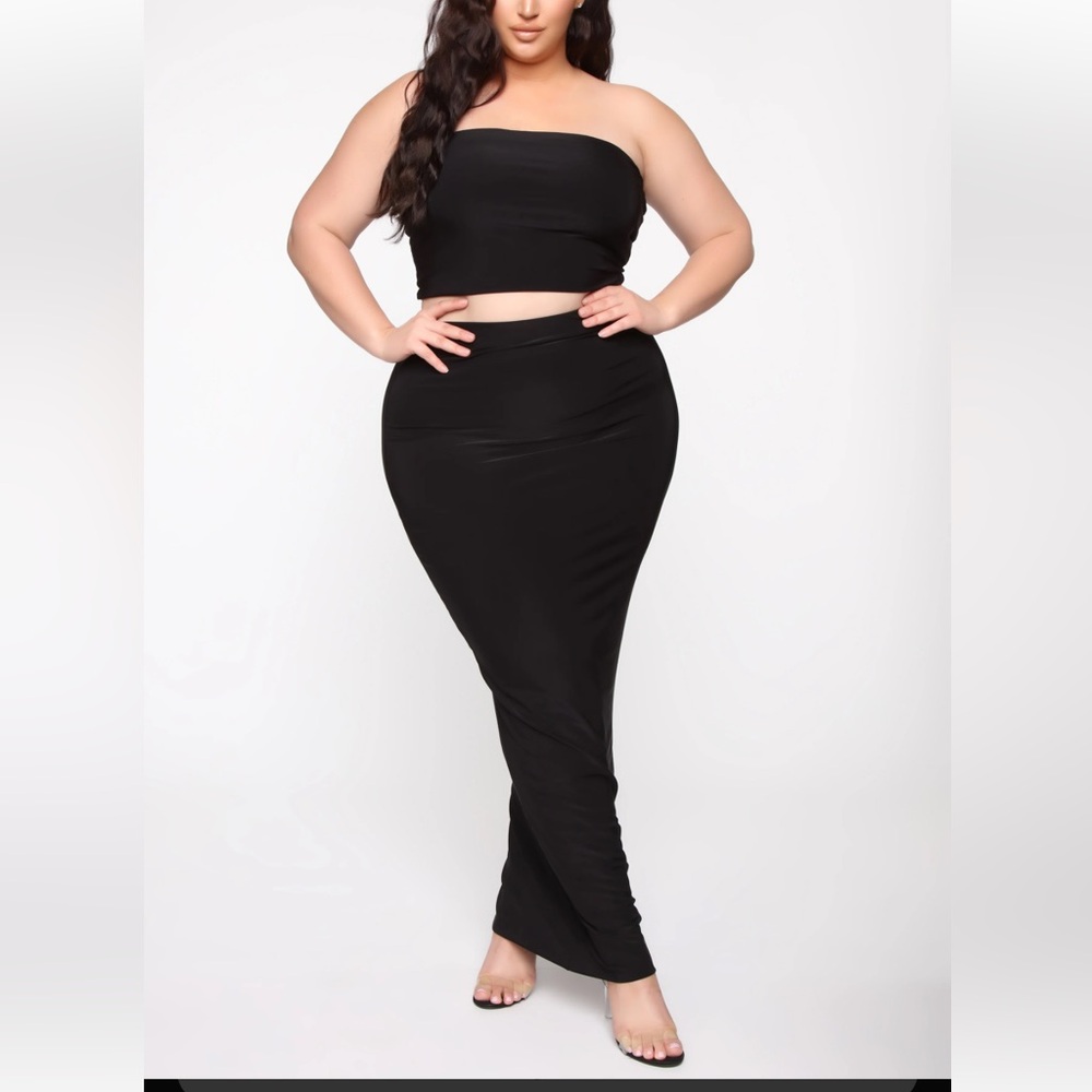 Des Skirt Set in Black (22/24)